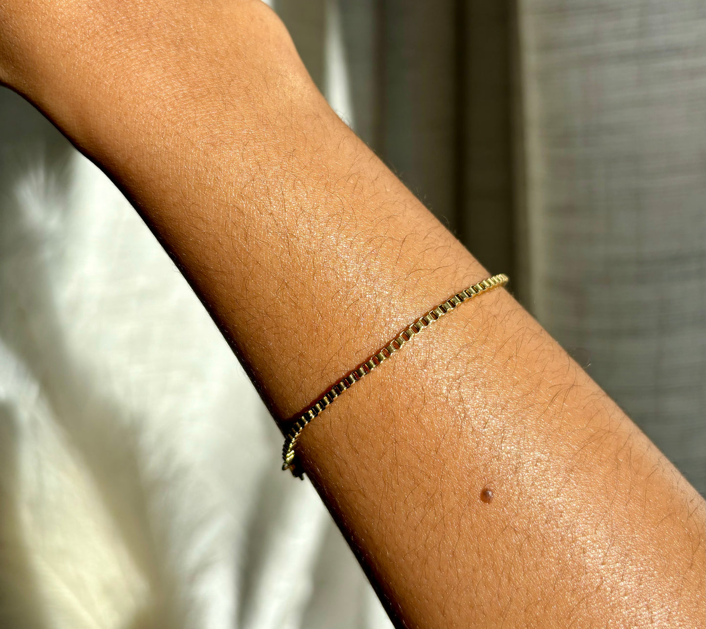 Minimal Unisex Gold Bracelet