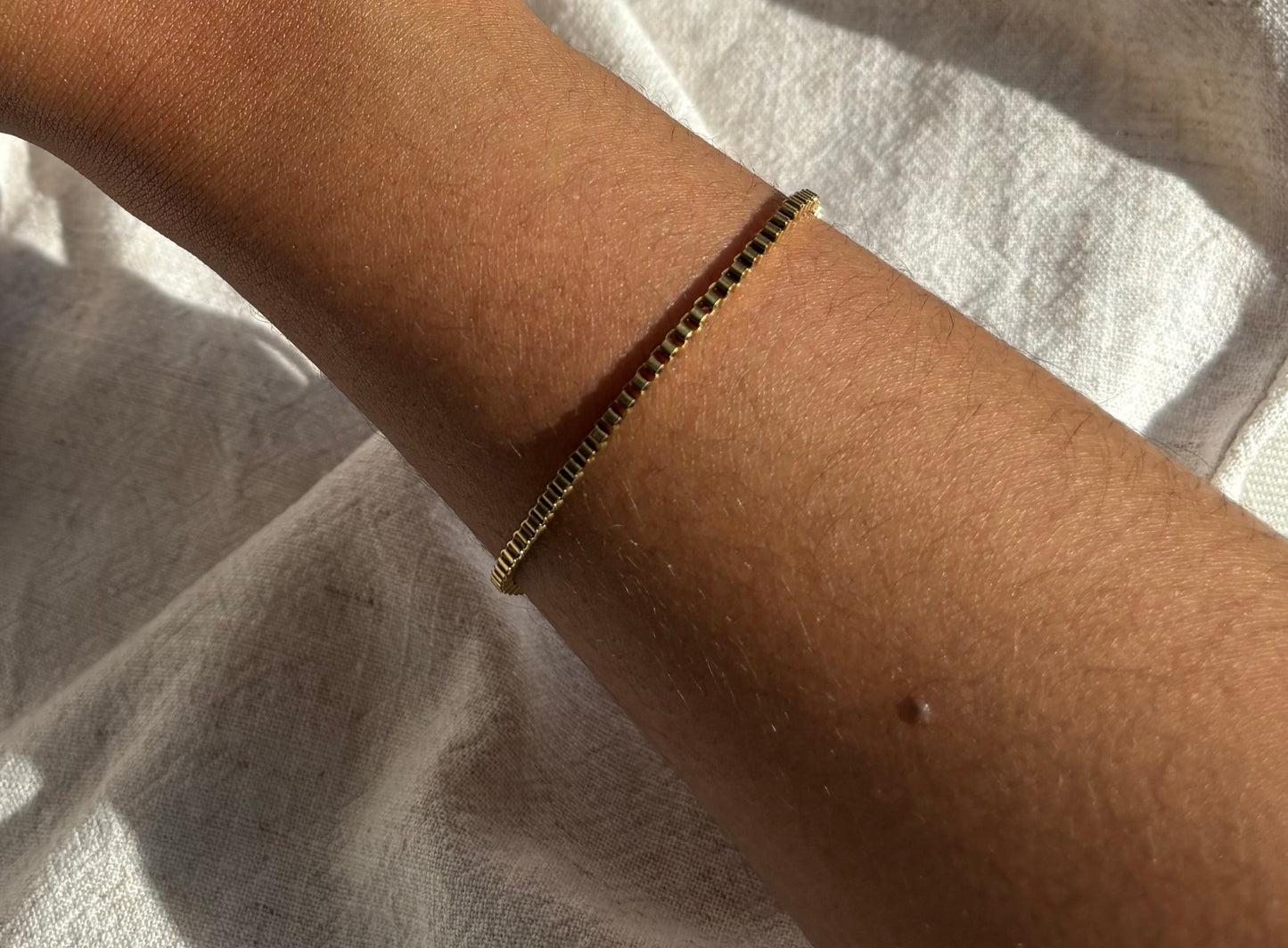 Minimal Unisex Gold Bracelet