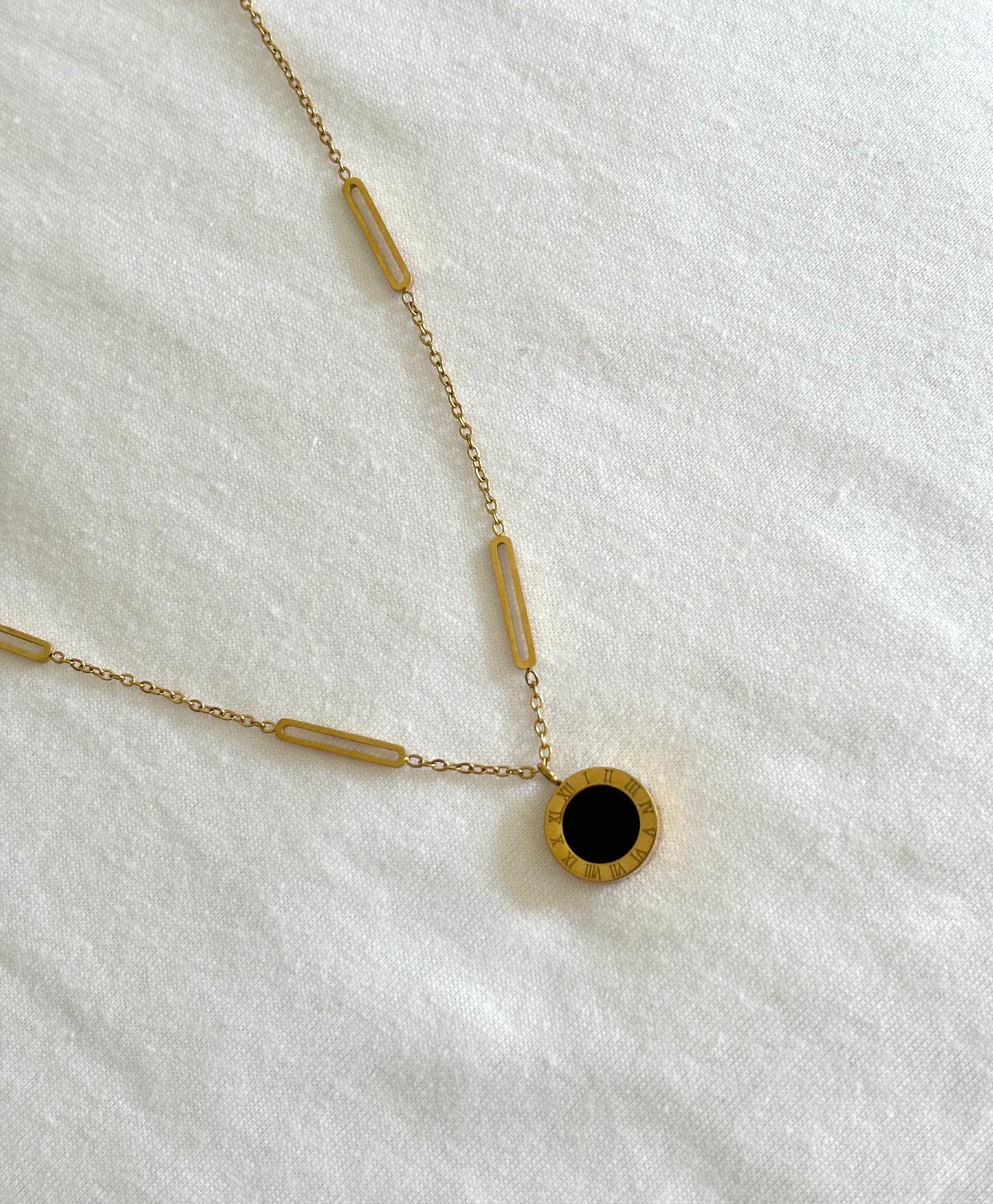 Gold Timeless Pendant Necklace