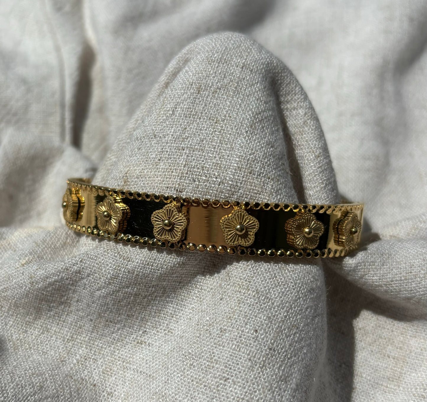 Gold Flower-bomb Bracelet