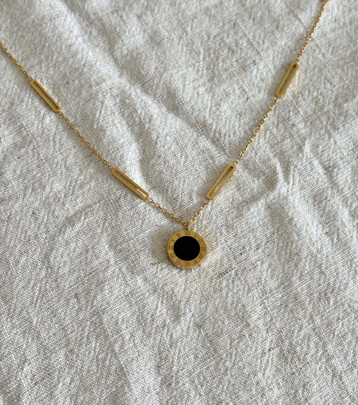 Gold Timeless Pendant Necklace